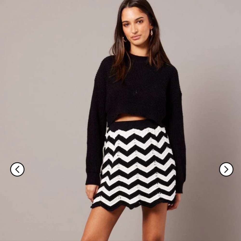 AVA & VIV WOMEN'S BLACK AND WHITE STRIPE CROCHETKNIT MINI SKIRT SIZE 1X
